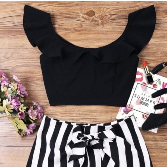 zuful Tops - Zaful Black Ruffle Crop-Top